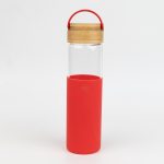 Бутылка стеклянная с силиконовой манжетой и бамбуковой крышкой  Glass, красная — изображение 4